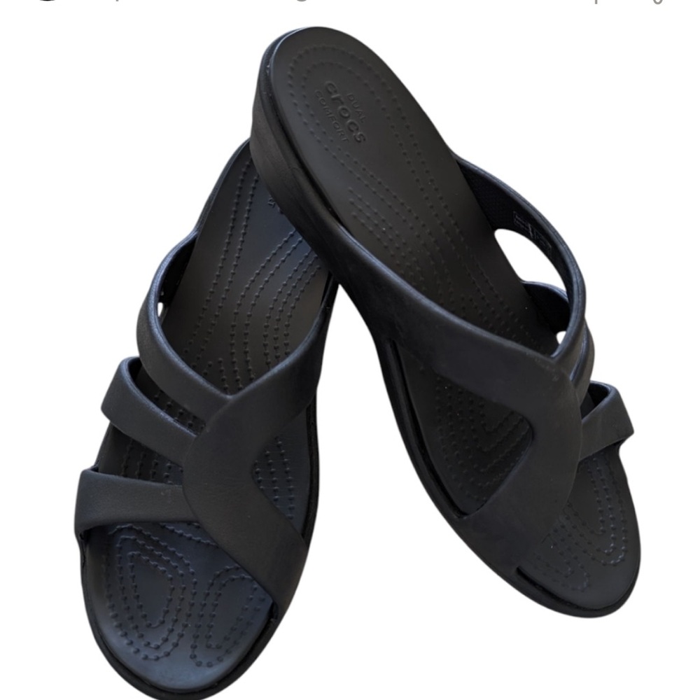 CROCS Sanrah Strappy Black Wedge Sandals Slip-Ons Slides Summer